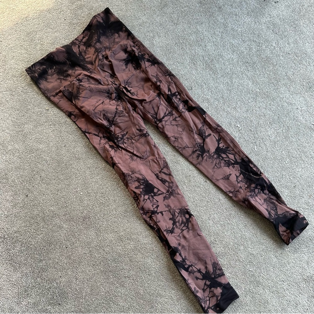 Tie-dye Scrunch Butt Leggings
